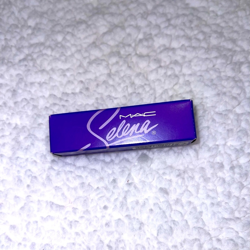 MAC COSMETICS limited edition -Selena- amor prohibido (forbidden love) lipstick